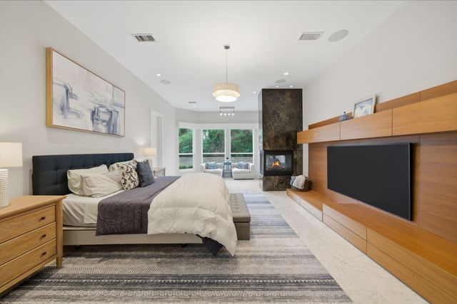 3 Farington Way, The Woodlands, TX 77382