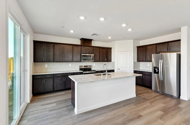 4569 Holiday Ln, Lincoln, CA 95648