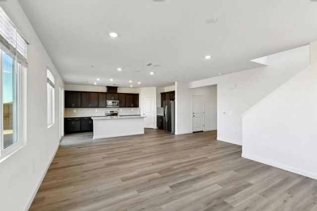 4569 Holiday Ln, Lincoln, CA 95648