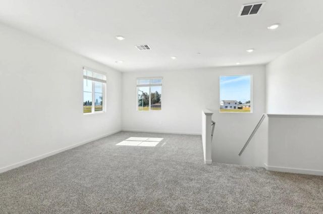4569 Holiday Ln, Lincoln, CA 95648