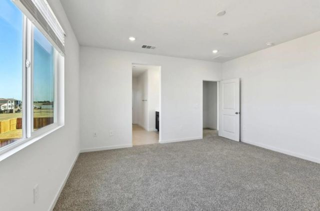 4569 Holiday Ln, Lincoln, CA 95648