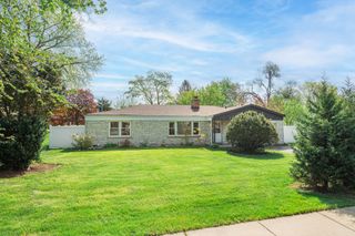 2307 N Arlington Heights Road, Arlington Heights, IL 60004