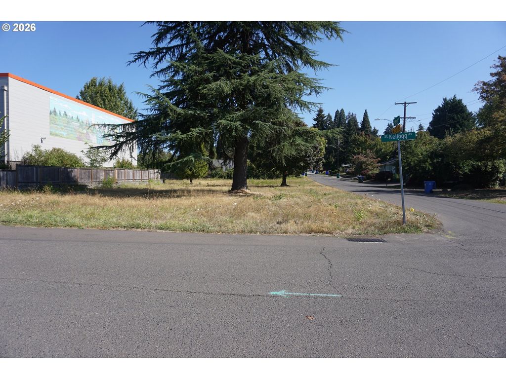 14824 Se KELLOGG Ave, Milwaukie, OR 97267