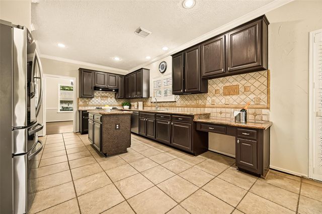 412 Melodywood Drive, Friendswood, TX 77546
