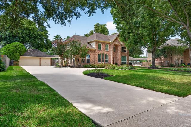 412 Melodywood Drive, Friendswood, TX 77546