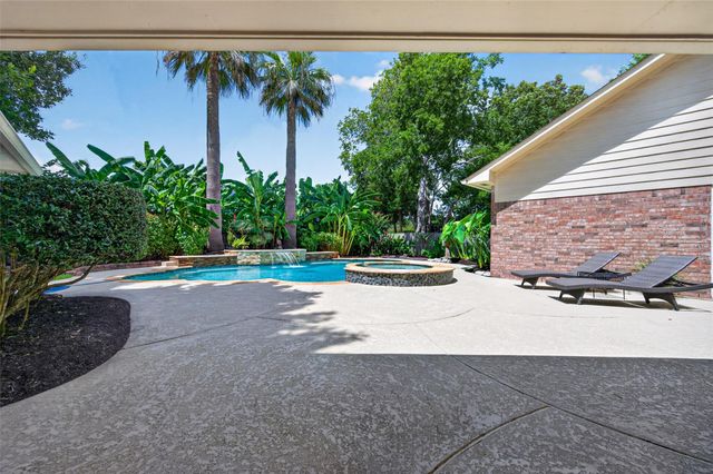 412 Melodywood Drive, Friendswood, TX 77546