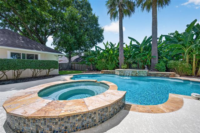412 Melodywood Drive, Friendswood, TX 77546