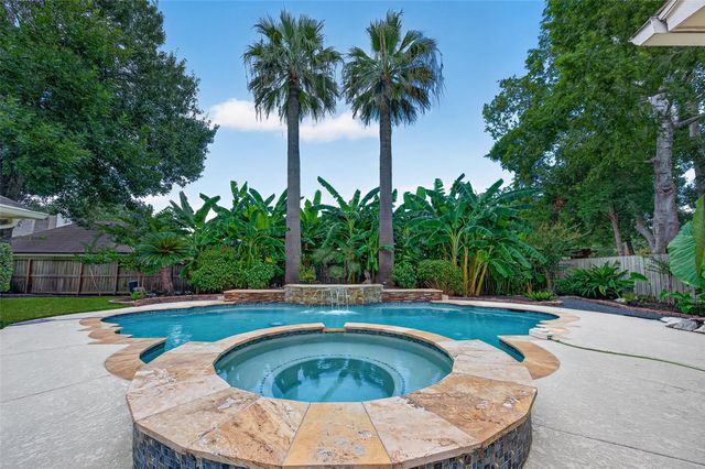 412 Melodywood Drive, Friendswood, TX 77546