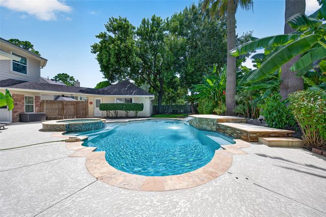 412 Melodywood Drive, Friendswood, TX 77546