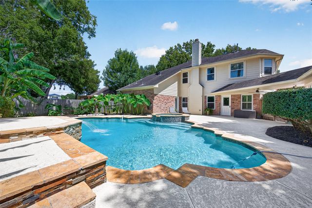 412 Melodywood Drive, Friendswood, TX 77546