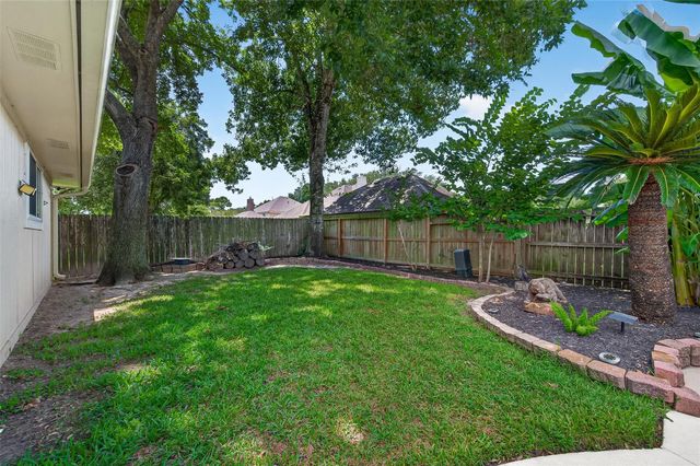 412 Melodywood Drive, Friendswood, TX 77546