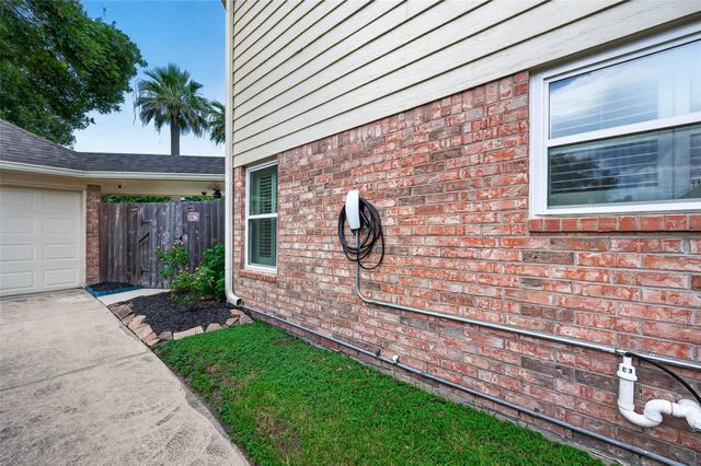 412 Melodywood Drive, Friendswood, TX 77546