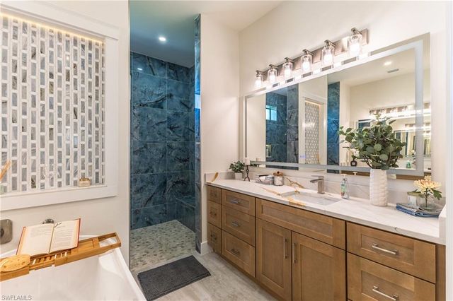 1534 NW 40th PL, Cape Coral, FL 33993