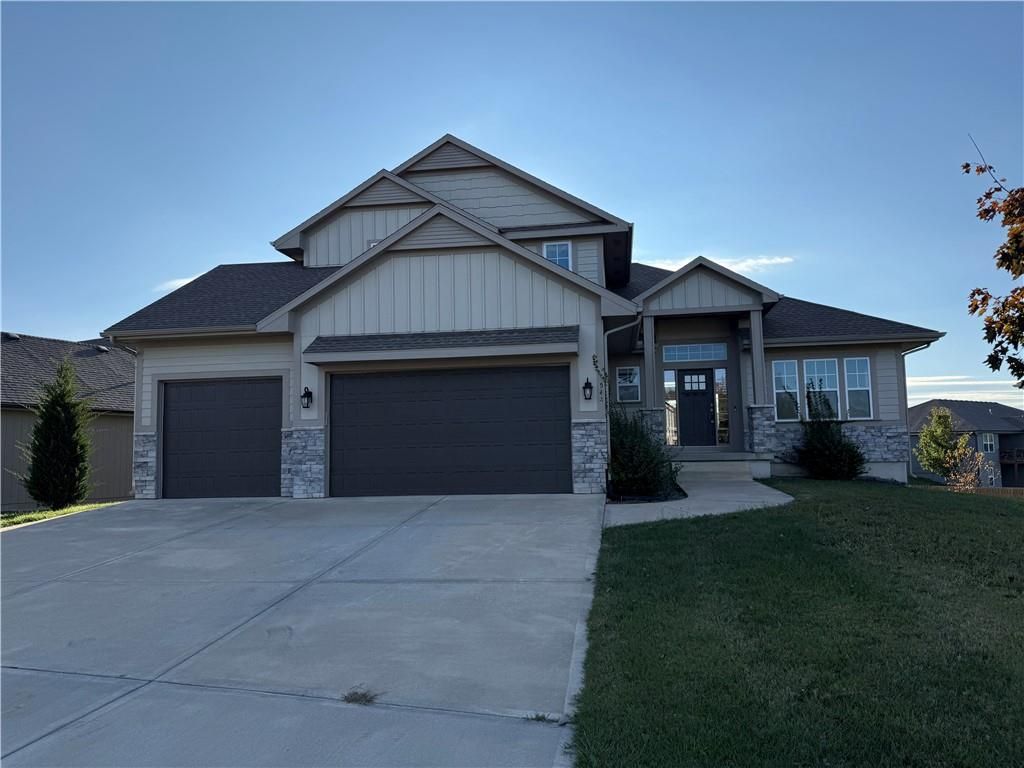 548 SE Colonial Drive, Blue Springs, MO 64014