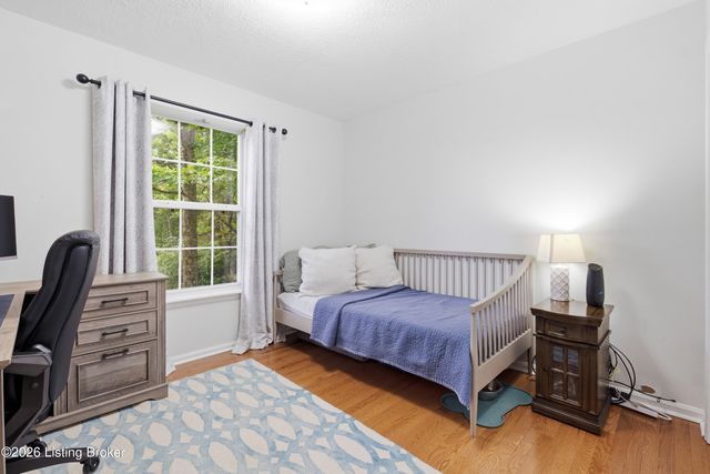 7406 Commonwealth Dr, Crestwood, KY 40014