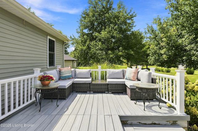 7406 Commonwealth Dr, Crestwood, KY 40014