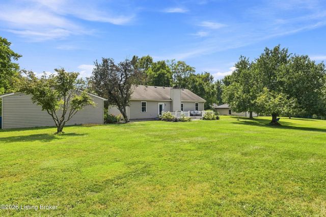 7406 Commonwealth Dr, Crestwood, KY 40014