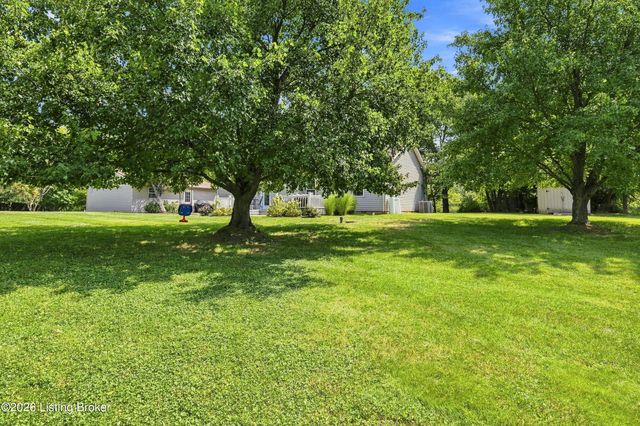 7406 Commonwealth Dr, Crestwood, KY 40014