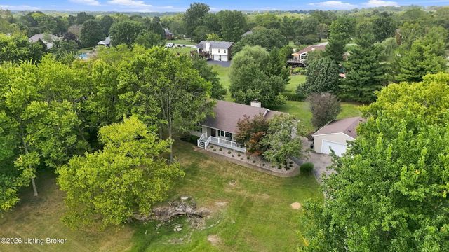 7406 Commonwealth Dr, Crestwood, KY 40014
