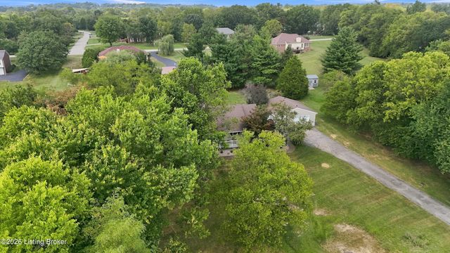 7406 Commonwealth Dr, Crestwood, KY 40014
