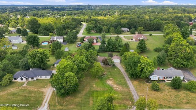 7406 Commonwealth Dr, Crestwood, KY 40014