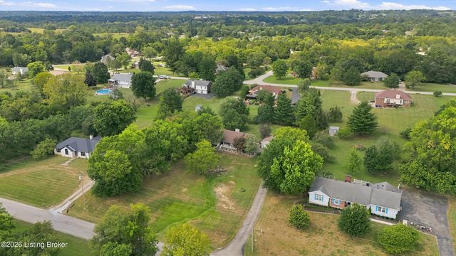 7406 Commonwealth Dr, Crestwood, KY 40014