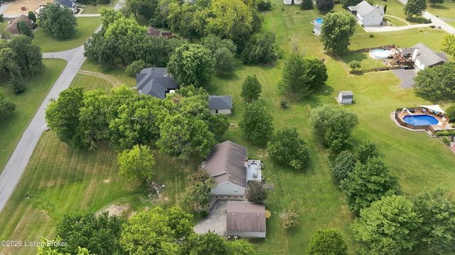 7406 Commonwealth Dr, Crestwood, KY 40014