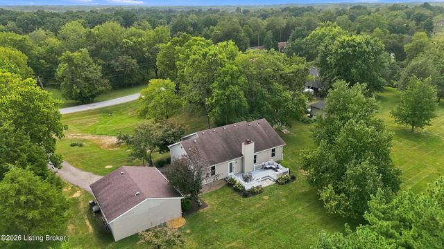 7406 Commonwealth Dr, Crestwood, KY 40014