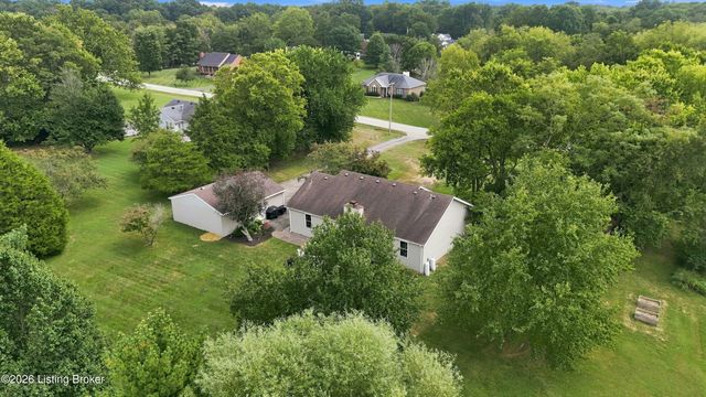 7406 Commonwealth Dr, Crestwood, KY 40014
