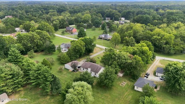 7406 Commonwealth Dr, Crestwood, KY 40014