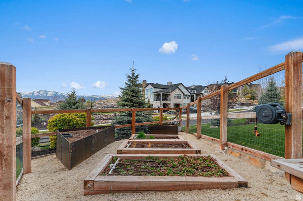 Image 13 of property listing at 3295 E LINDSAY SPRING CIR, Heber City, UT 84032