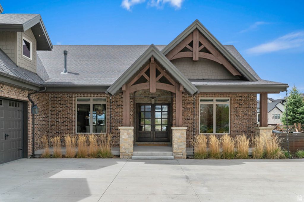 Image 3 of property listing at 3295 E LINDSAY SPRING CIR, Heber City, UT 84032
