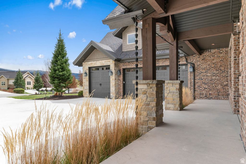 Image 4 of property listing at 3295 E LINDSAY SPRING CIR, Heber City, UT 84032