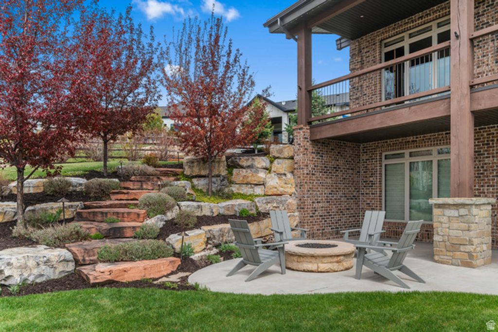 Image 5 of property listing at 3295 E LINDSAY SPRING CIR, Heber City, UT 84032