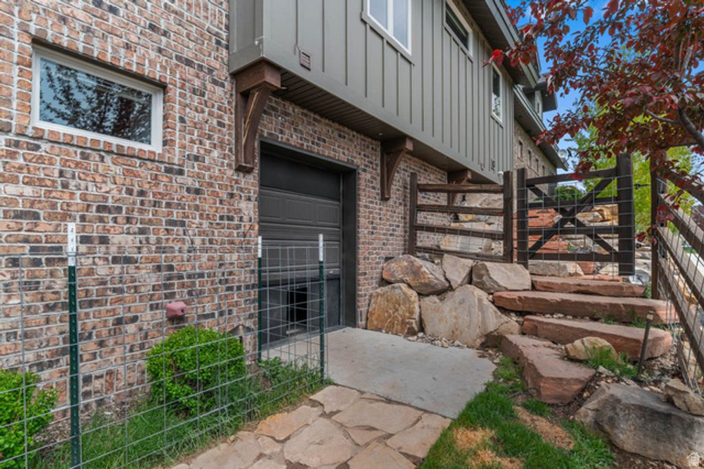 Image 7 of property listing at 3295 E LINDSAY SPRING CIR, Heber City, UT 84032
