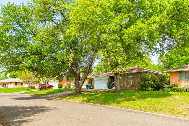 1115 Indian Creek Trail, Dallas, TX 75241