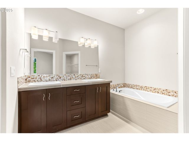 782 Nw Pebblestone Ln, Beaverton, OR 97006