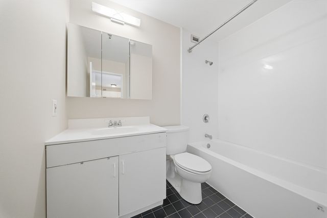 77 Adams St 611, Quincy, MA 02169