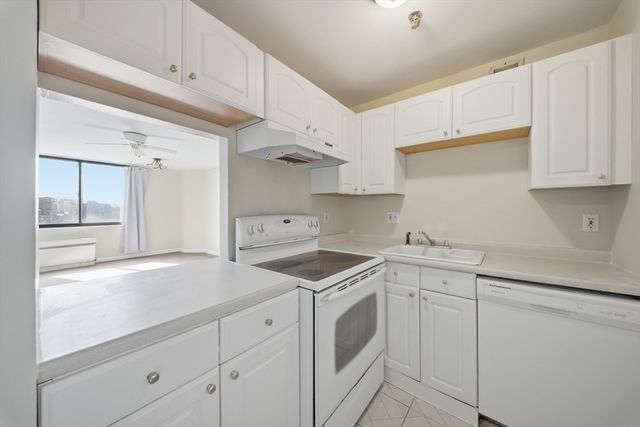 77 Adams St 611, Quincy, MA 02169