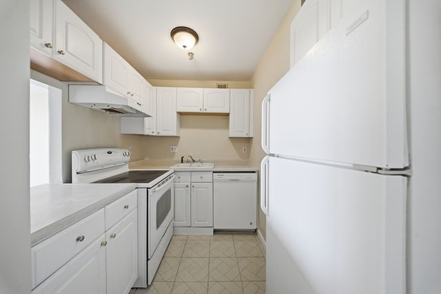 77 Adams St 611, Quincy, MA 02169