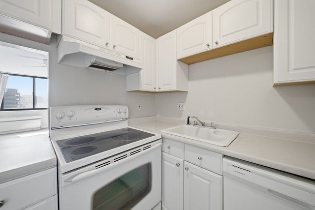 77 Adams St 611, Quincy, MA 02169