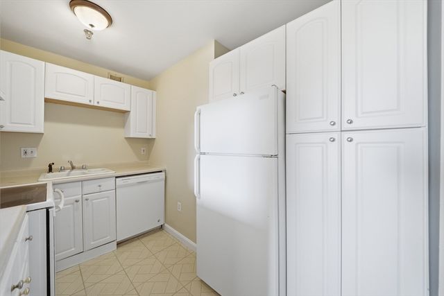 77 Adams St 611, Quincy, MA 02169