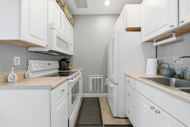 77 Adams St 611, Quincy, MA 02169