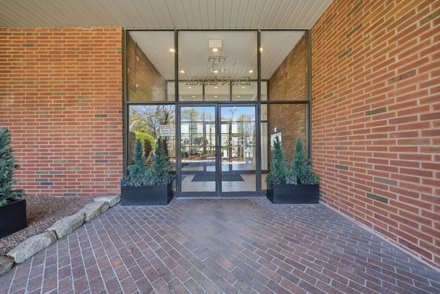 77 Adams St 611, Quincy, MA 02169