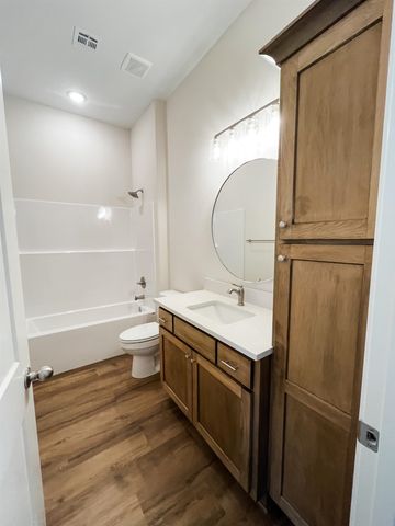 1631 N Forestview Ct, Wichita, KS 67235