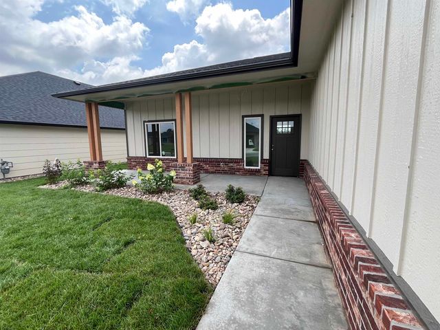 1631 N Forestview Ct, Wichita, KS 67235