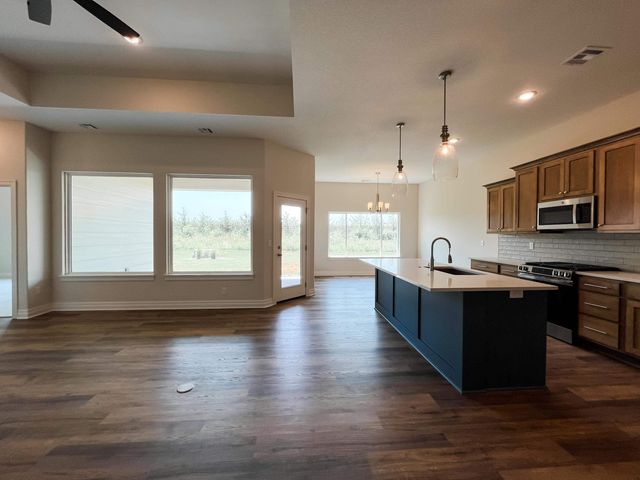 1631 N Forestview Ct, Wichita, KS 67235