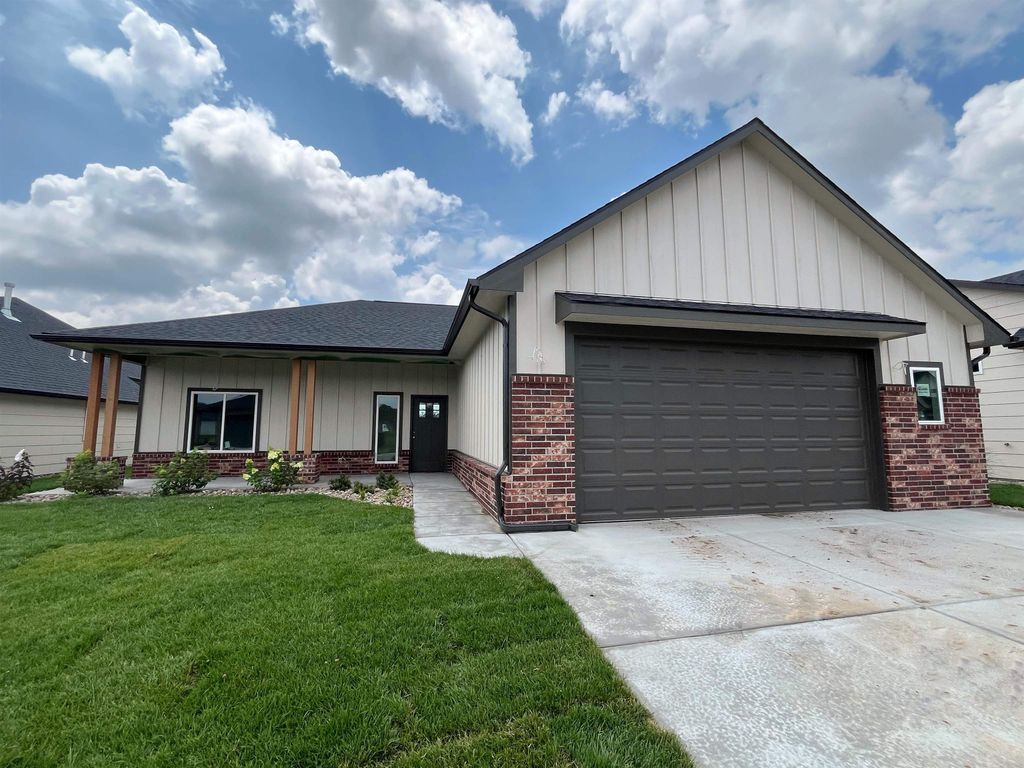 1631 N Forestview Ct, Wichita, KS 67235