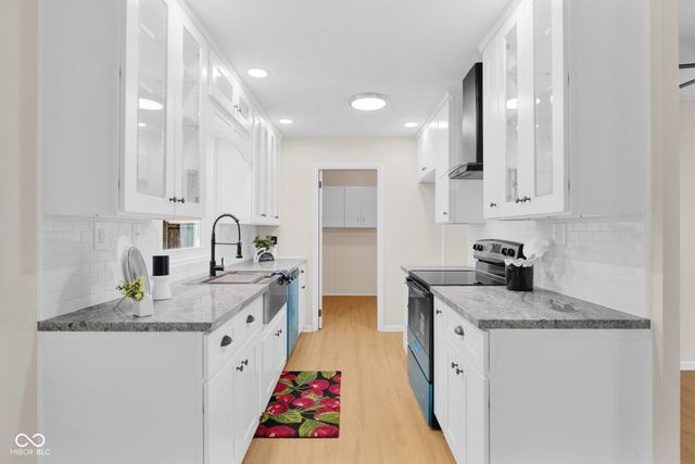 3025 Lucas Way, Columbus, IN 47203