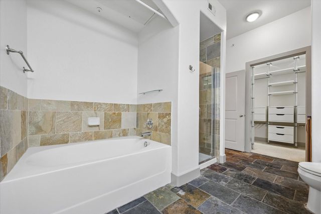1901 Post Oak Boulevard 2215, Houston, TX 77056